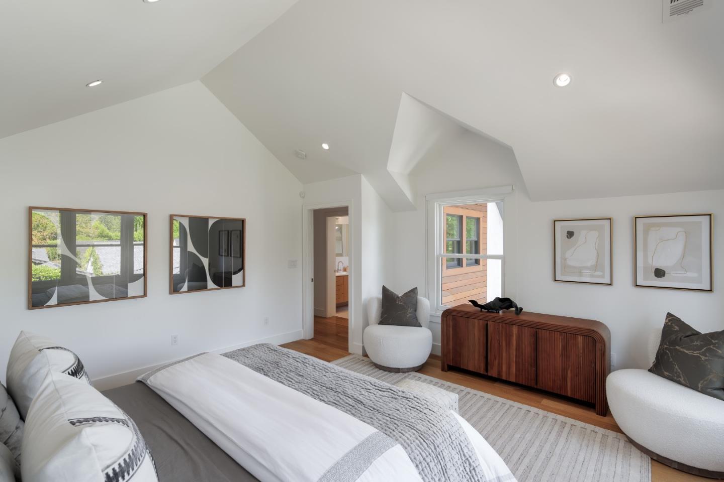 Detail Gallery Image 12 of 26 For 1119 Hopkins Ave, Palo Alto,  CA 94301 - 5 Beds | 3/1 Baths