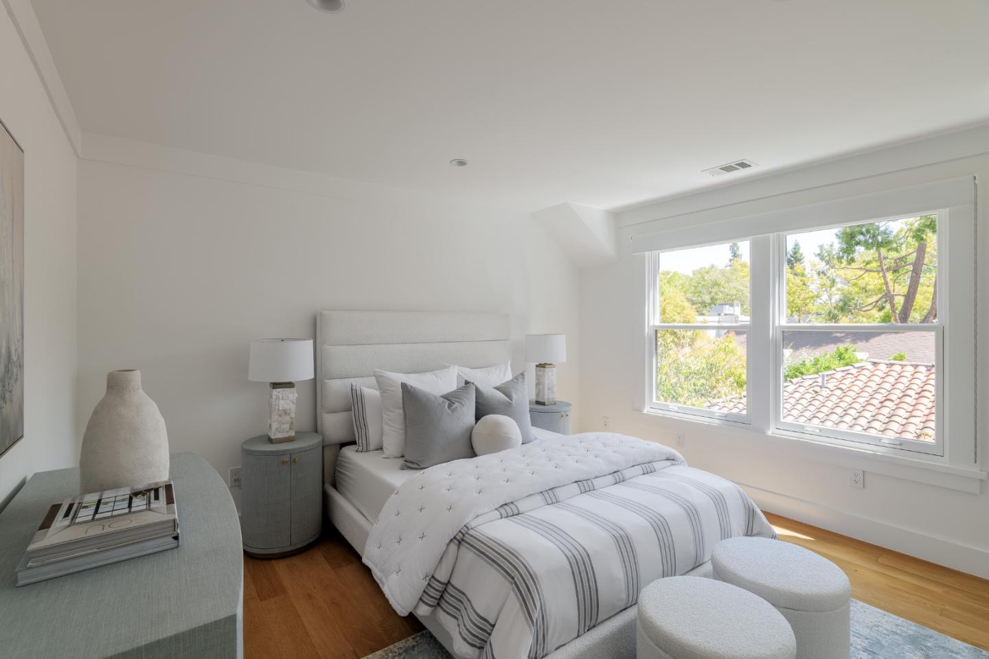 Detail Gallery Image 17 of 26 For 1119 Hopkins Ave, Palo Alto,  CA 94301 - 5 Beds | 3/1 Baths