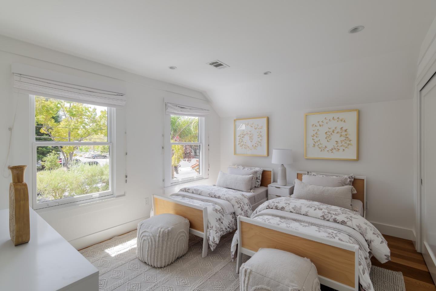 Detail Gallery Image 18 of 26 For 1119 Hopkins Ave, Palo Alto,  CA 94301 - 5 Beds | 3/1 Baths