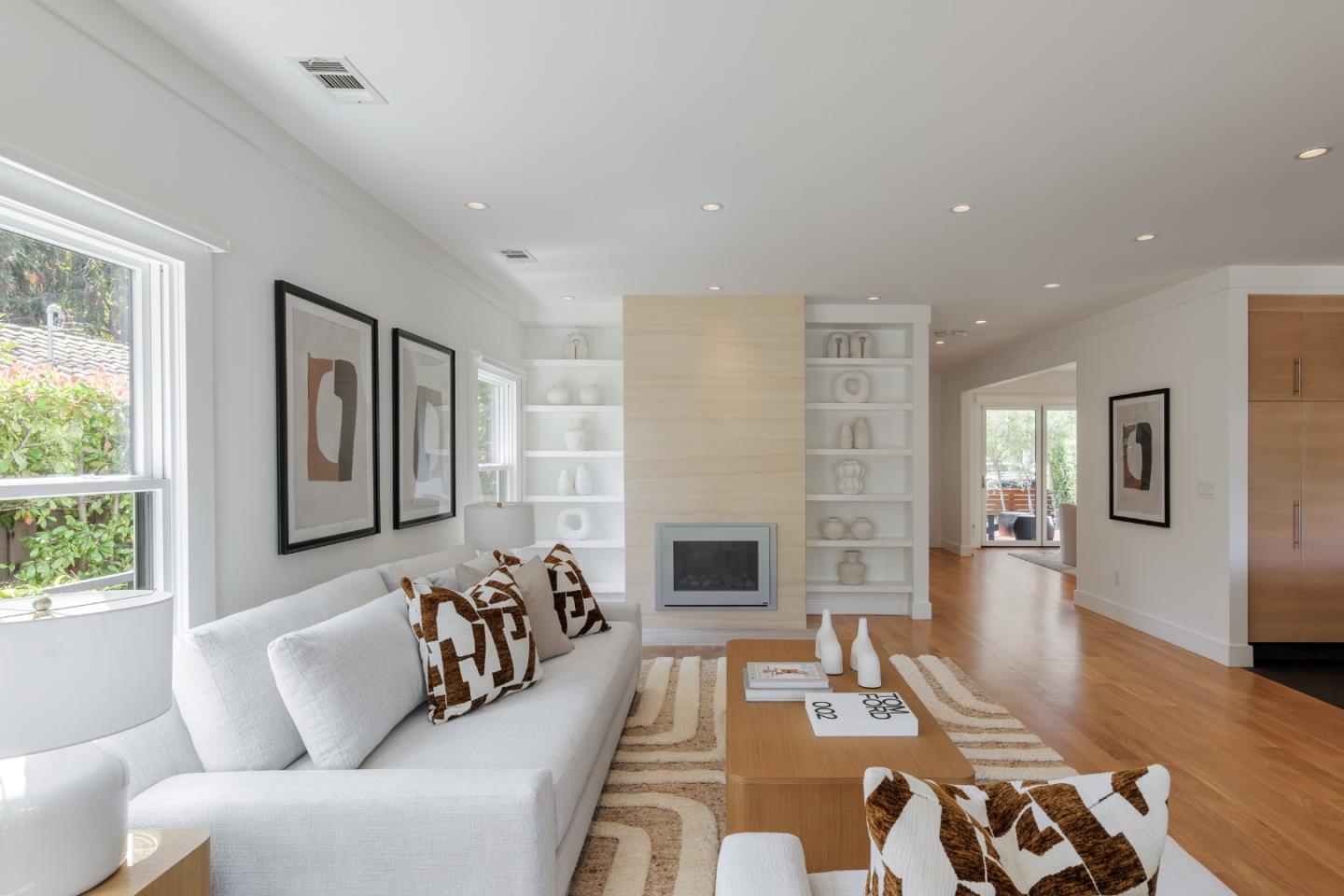 Detail Gallery Image 4 of 26 For 1119 Hopkins Ave, Palo Alto,  CA 94301 - 5 Beds | 3/1 Baths