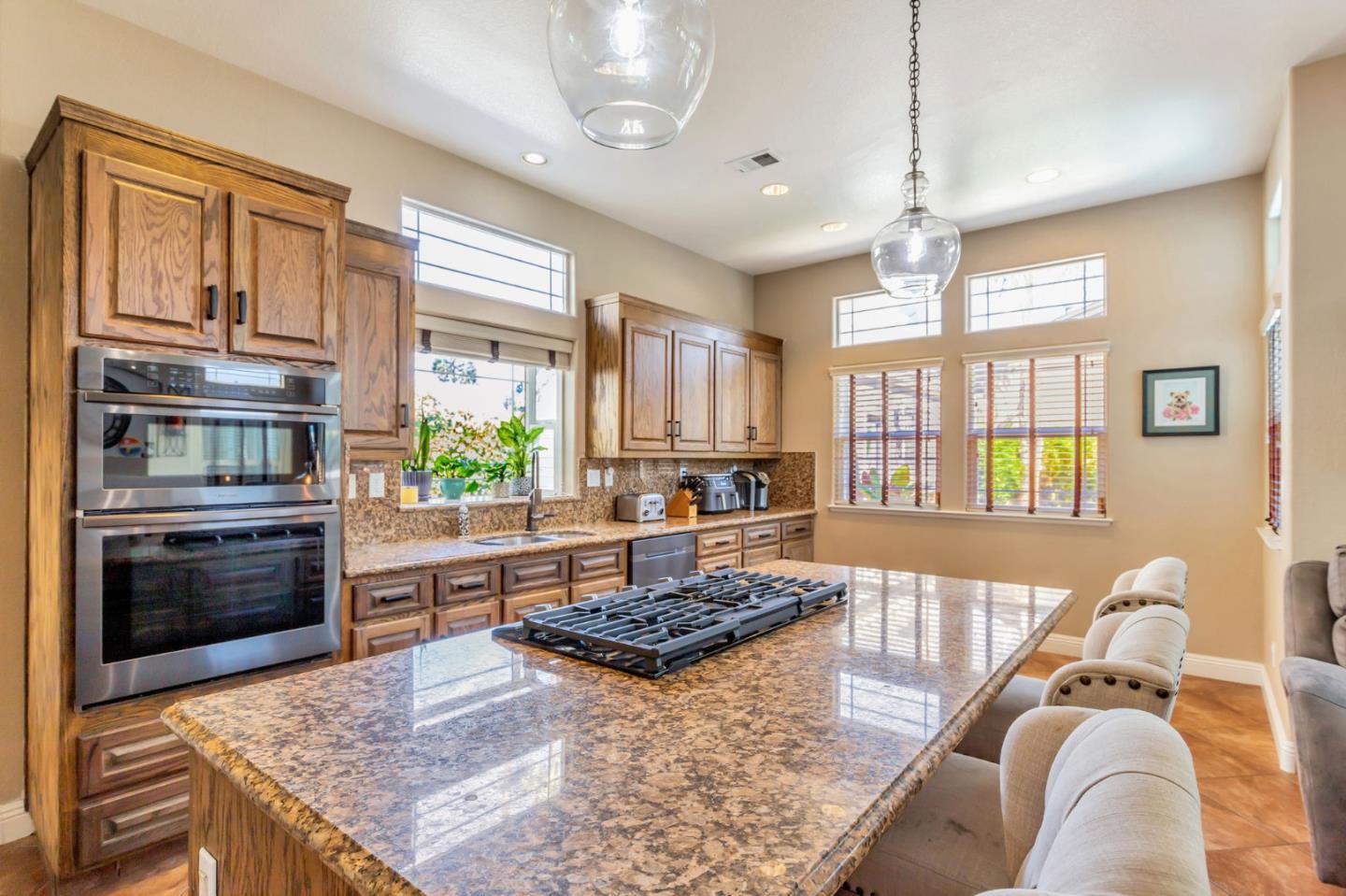 Detail Gallery Image 13 of 54 For 650 Talbot Dr, Hollister,  CA 95023 - 5 Beds | 3 Baths