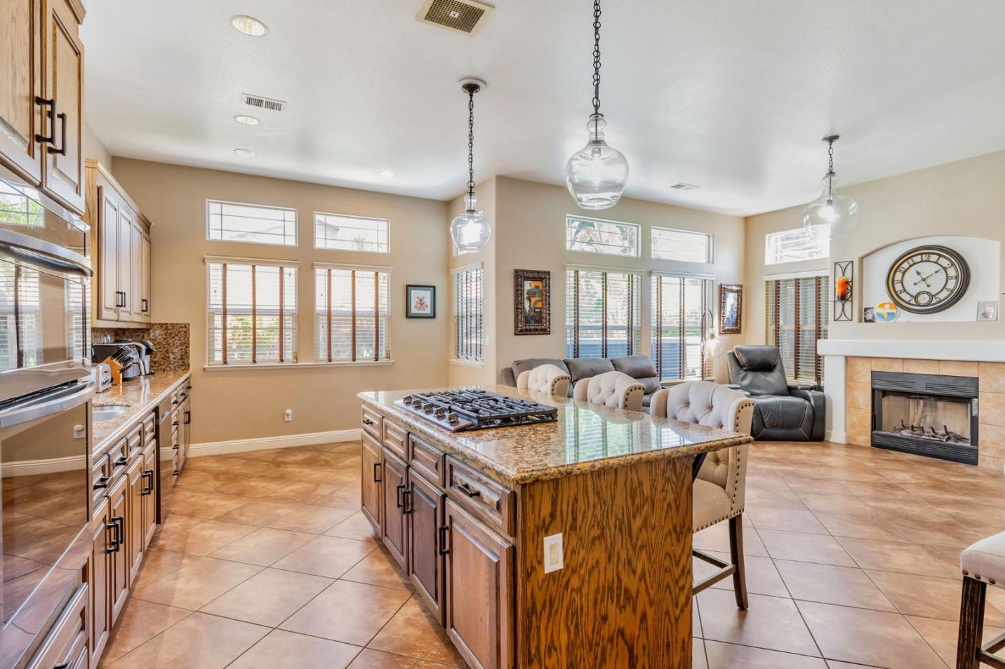 Detail Gallery Image 15 of 54 For 650 Talbot Dr, Hollister,  CA 95023 - 5 Beds | 3 Baths