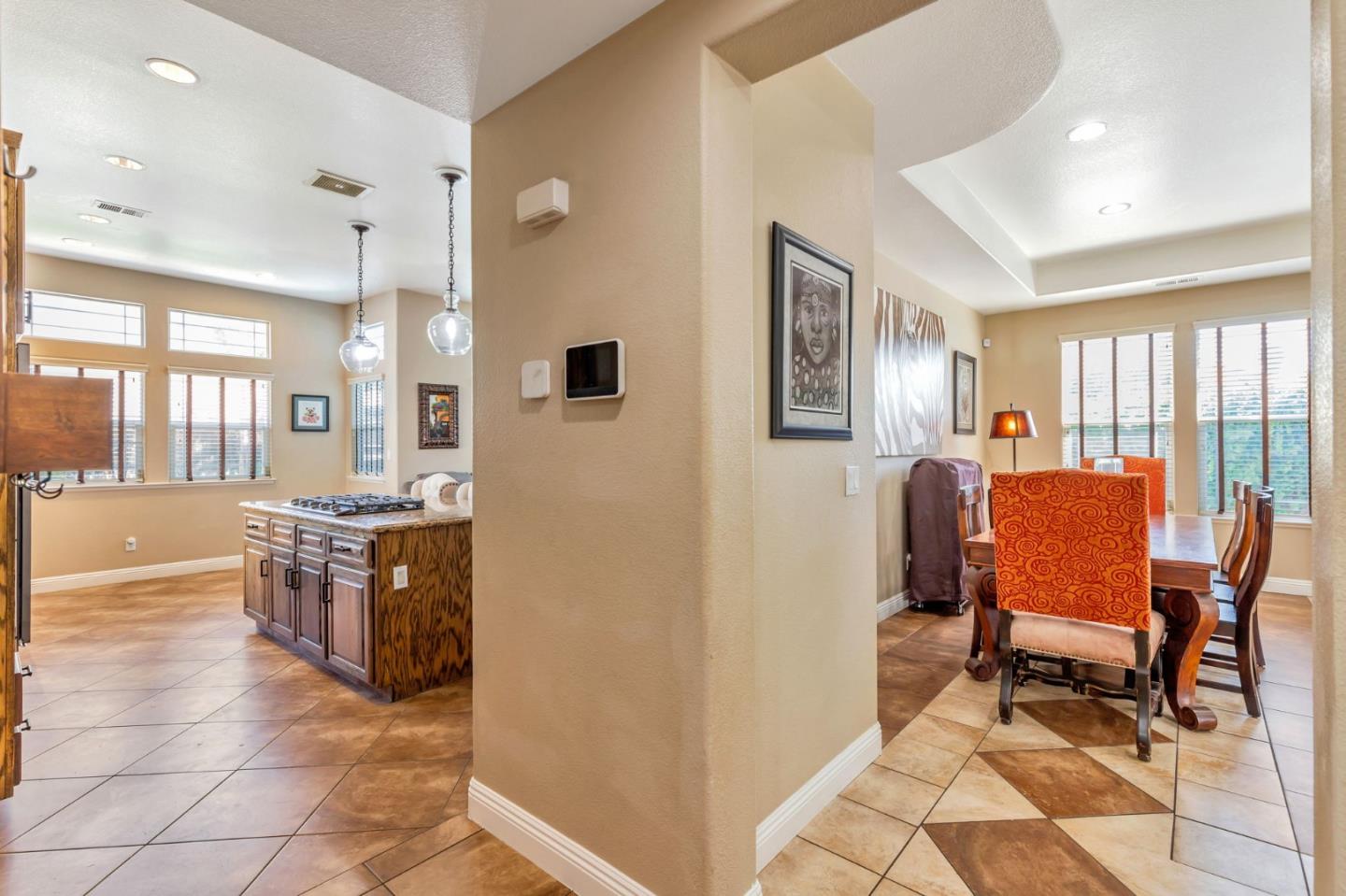 Detail Gallery Image 16 of 54 For 650 Talbot Dr, Hollister,  CA 95023 - 5 Beds | 3 Baths