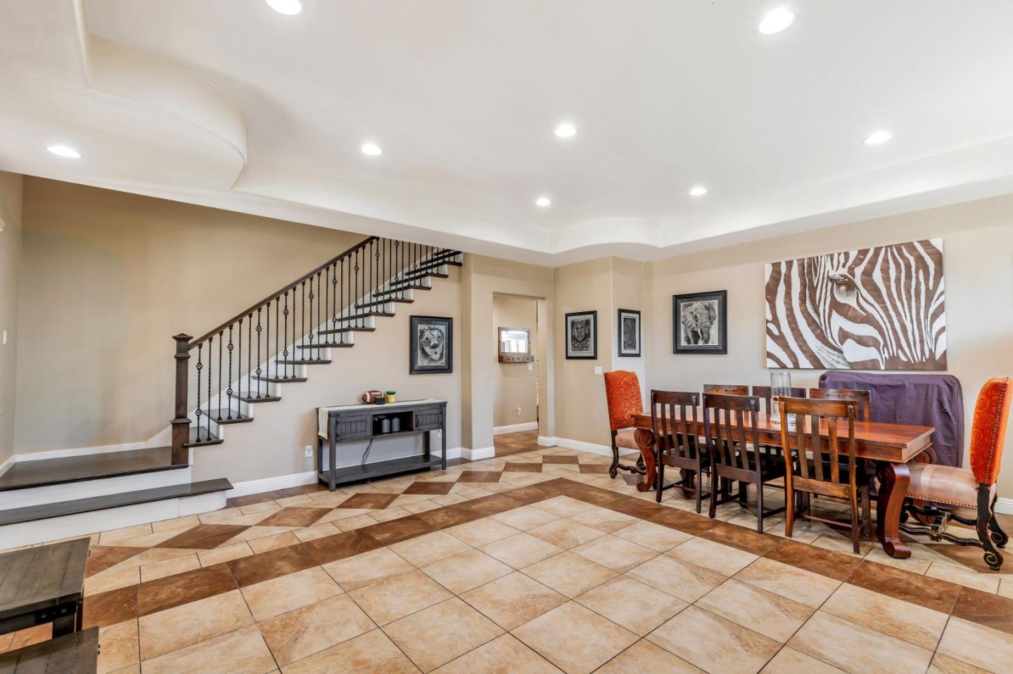 Detail Gallery Image 17 of 54 For 650 Talbot Dr, Hollister,  CA 95023 - 5 Beds | 3 Baths