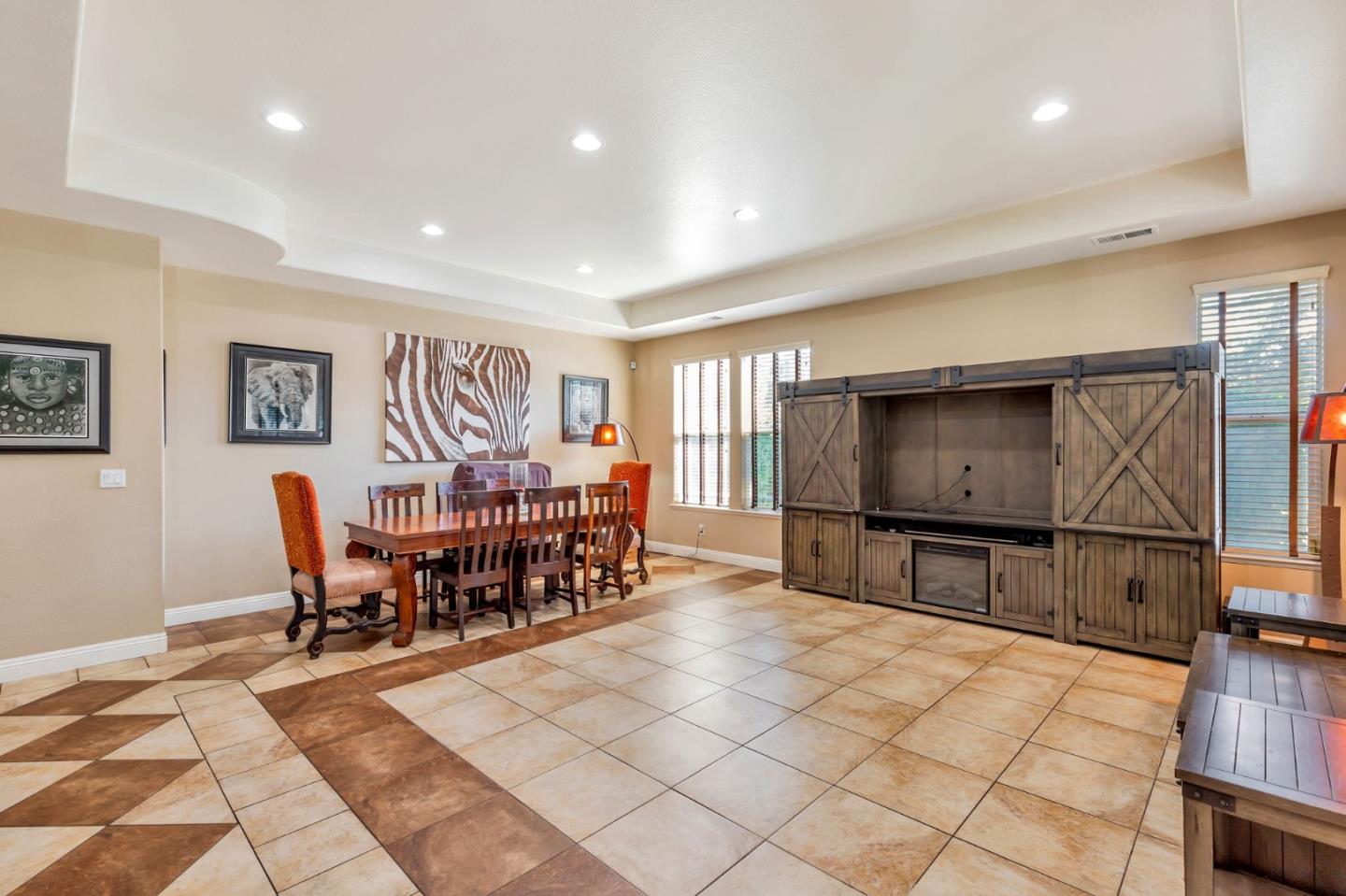 Detail Gallery Image 19 of 54 For 650 Talbot Dr, Hollister,  CA 95023 - 5 Beds | 3 Baths