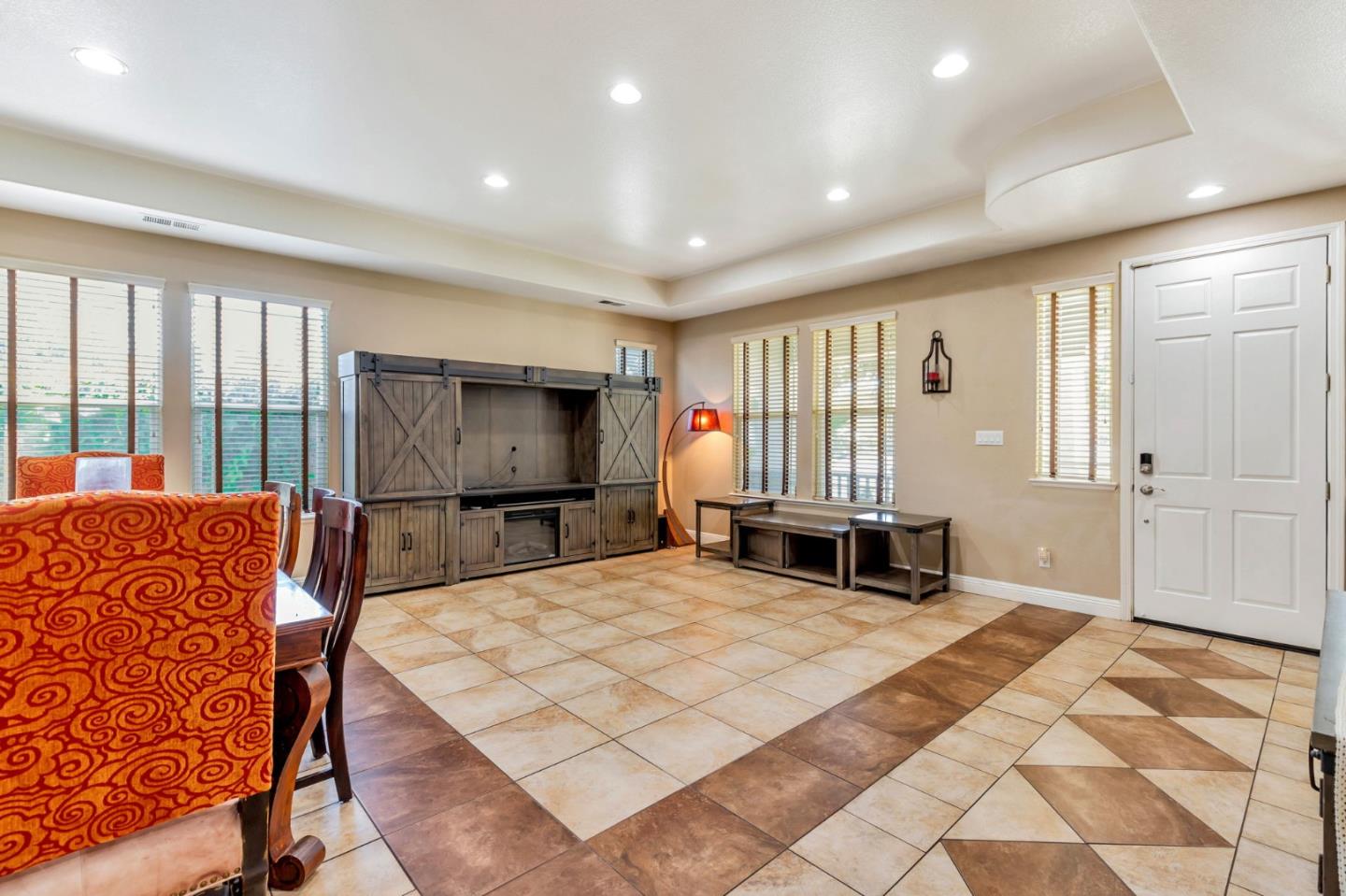 Detail Gallery Image 21 of 54 For 650 Talbot Dr, Hollister,  CA 95023 - 5 Beds | 3 Baths