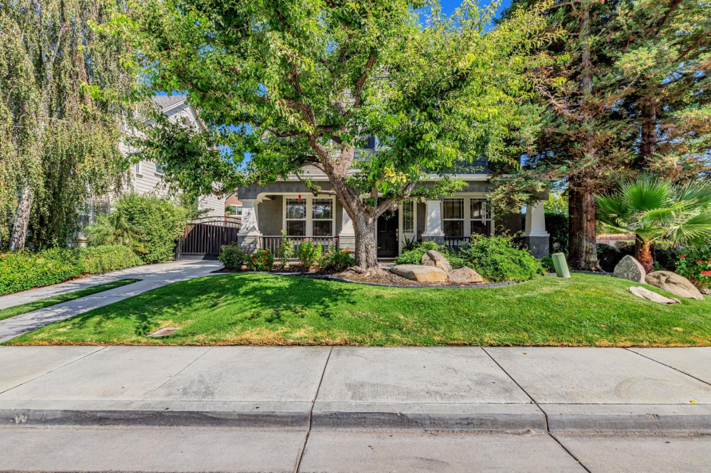 Detail Gallery Image 3 of 54 For 650 Talbot Dr, Hollister,  CA 95023 - 5 Beds | 3 Baths