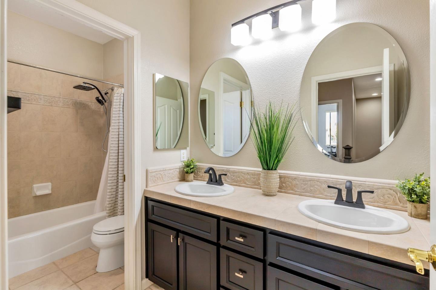 Detail Gallery Image 40 of 54 For 650 Talbot Dr, Hollister,  CA 95023 - 5 Beds | 3 Baths