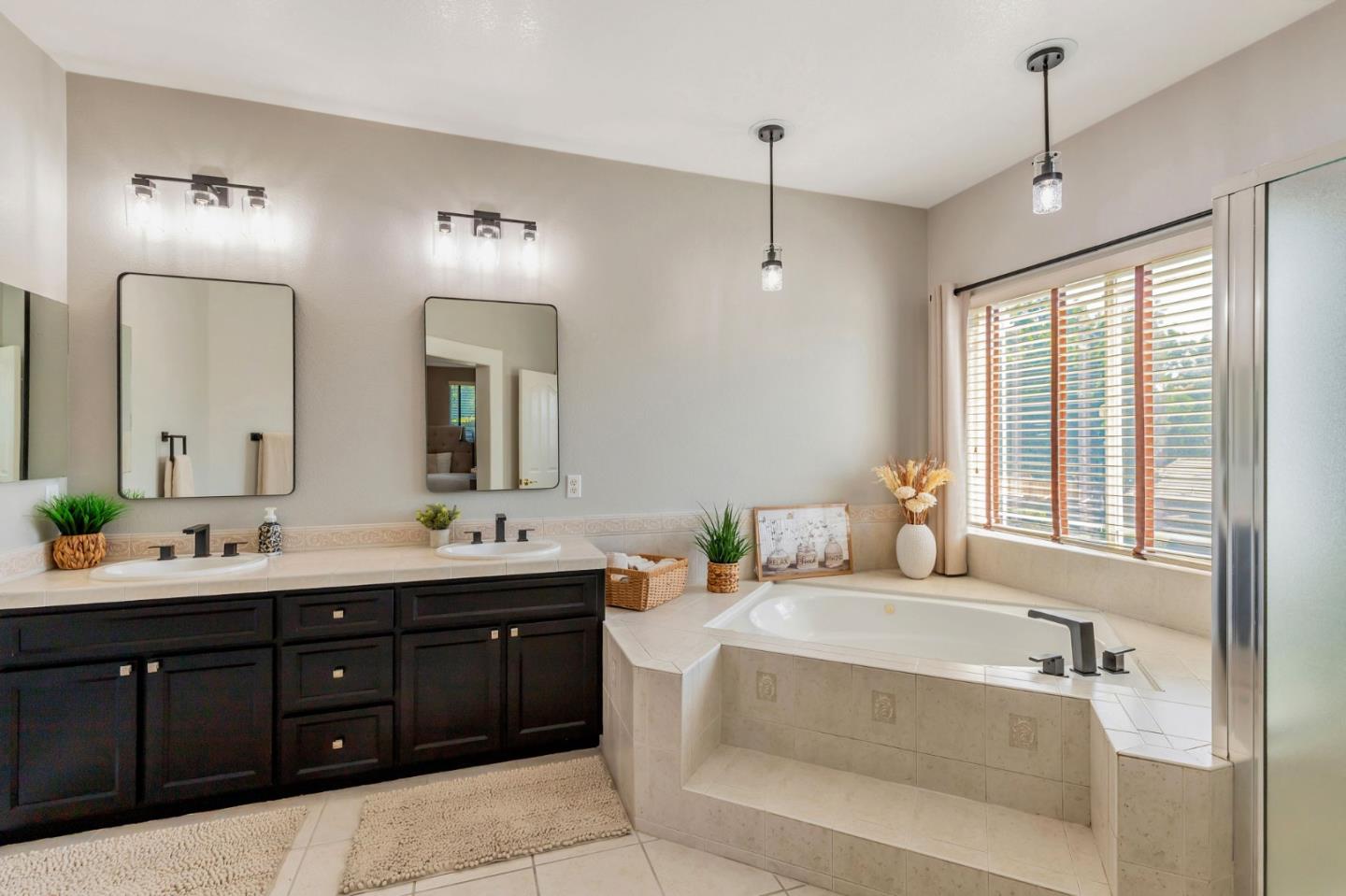 Detail Gallery Image 41 of 54 For 650 Talbot Dr, Hollister,  CA 95023 - 5 Beds | 3 Baths