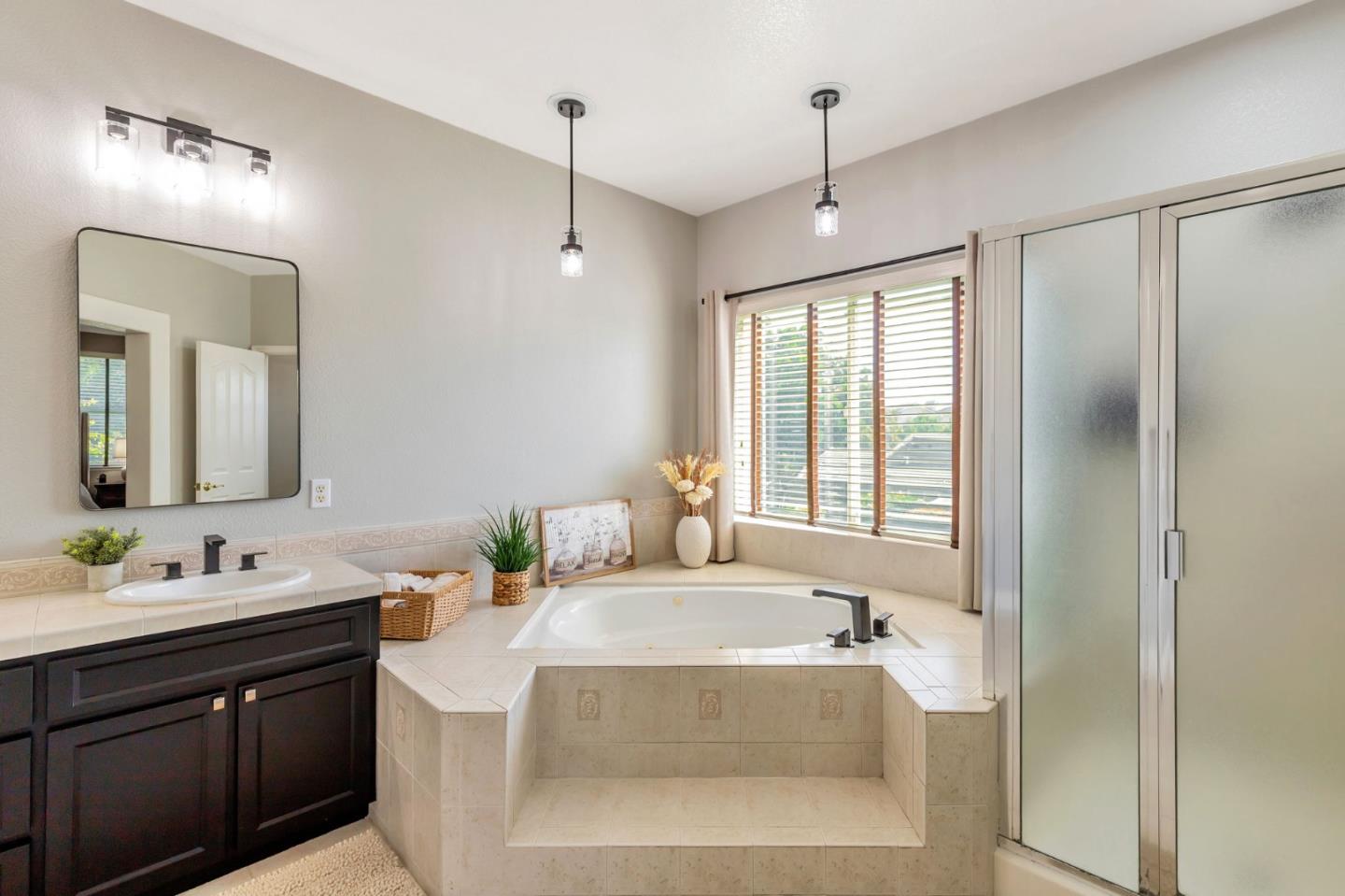 Detail Gallery Image 44 of 54 For 650 Talbot Dr, Hollister,  CA 95023 - 5 Beds | 3 Baths