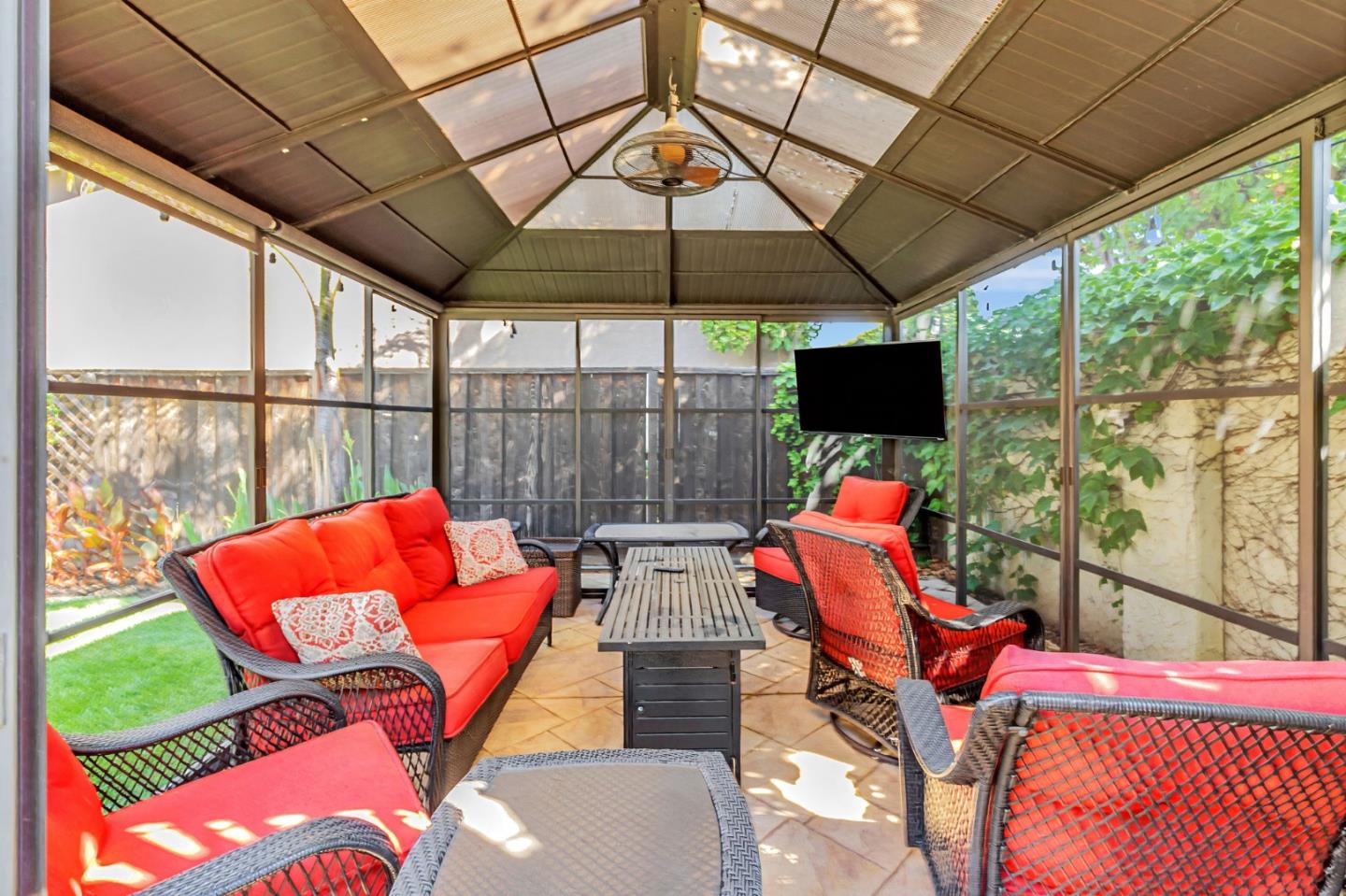 Detail Gallery Image 46 of 54 For 650 Talbot Dr, Hollister,  CA 95023 - 5 Beds | 3 Baths