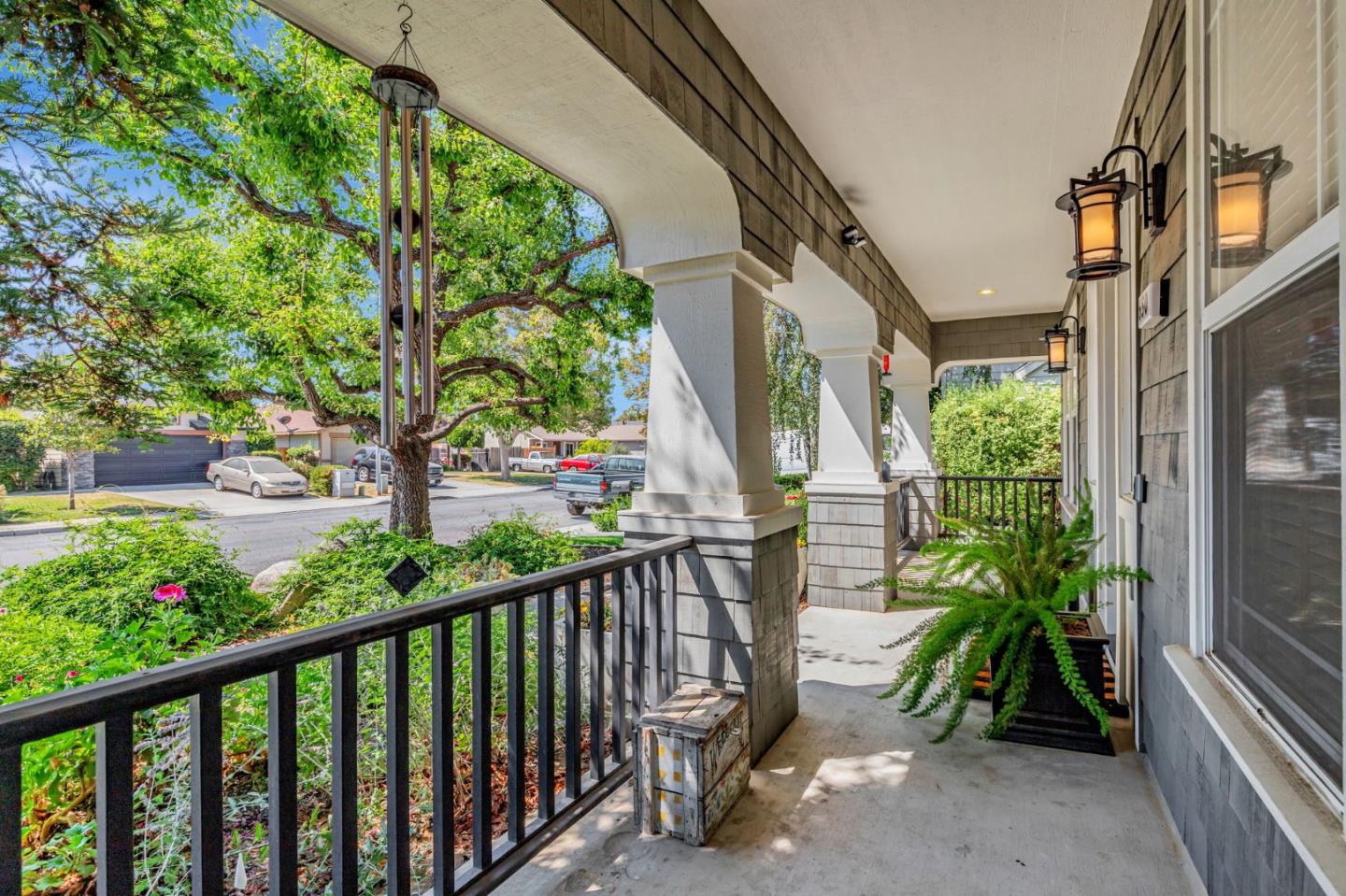 Detail Gallery Image 5 of 54 For 650 Talbot Dr, Hollister,  CA 95023 - 5 Beds | 3 Baths