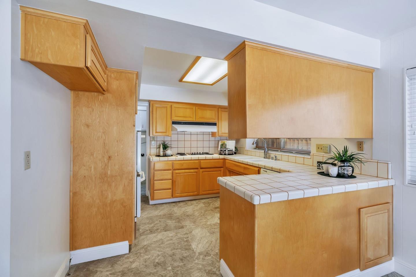 Detail Gallery Image 12 of 48 For 1593 Chambers Dr, San Jose,  CA 95118 - 4 Beds | 2/1 Baths