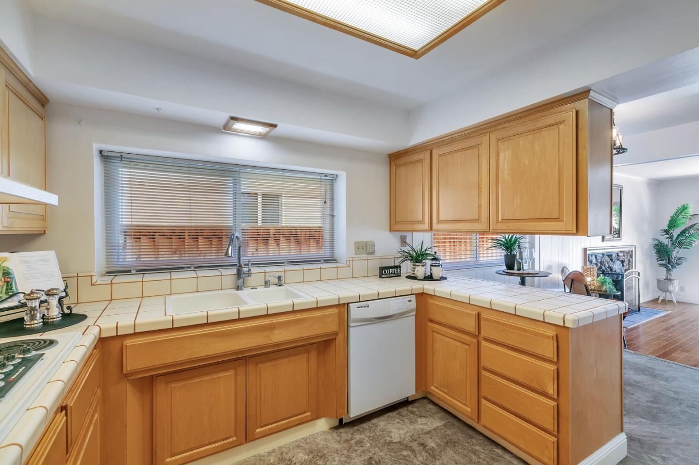 Detail Gallery Image 14 of 48 For 1593 Chambers Dr, San Jose,  CA 95118 - 4 Beds | 2/1 Baths