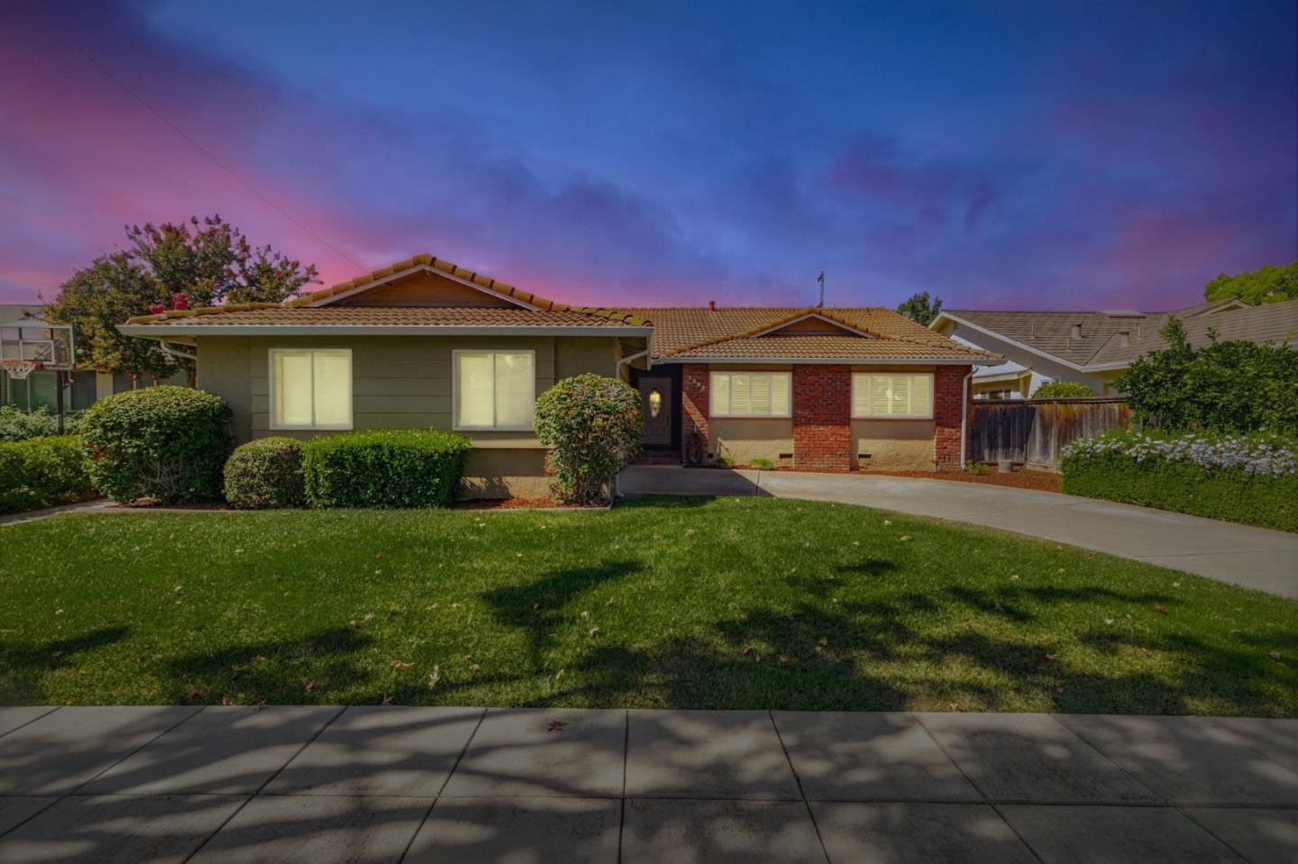 Detail Gallery Image 3 of 48 For 1593 Chambers Dr, San Jose,  CA 95118 - 4 Beds | 2/1 Baths