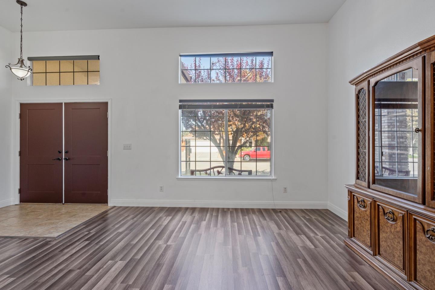 Detail Gallery Image 10 of 66 For 961 Alder St, Hollister,  CA 95023 - 5 Beds | 3 Baths