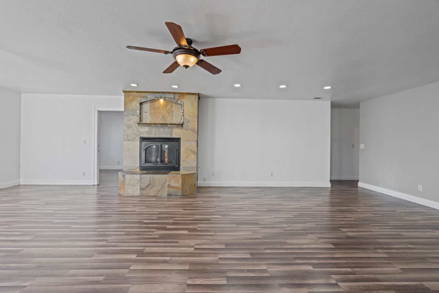 Detail Gallery Image 13 of 66 For 961 Alder St, Hollister,  CA 95023 - 5 Beds | 3 Baths