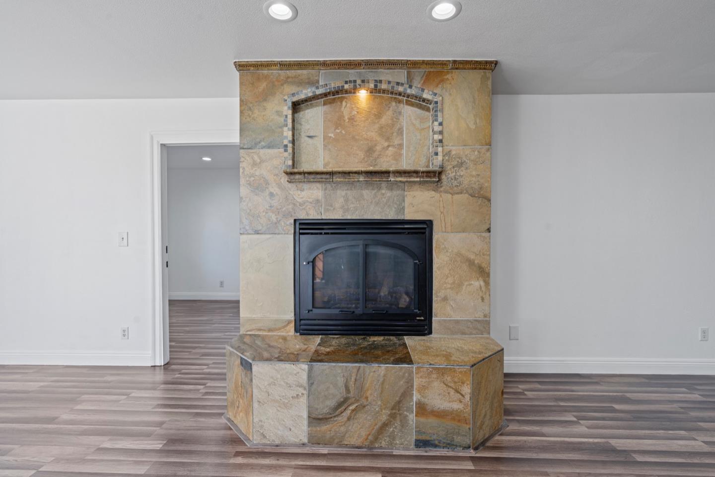 Detail Gallery Image 16 of 66 For 961 Alder St, Hollister,  CA 95023 - 5 Beds | 3 Baths