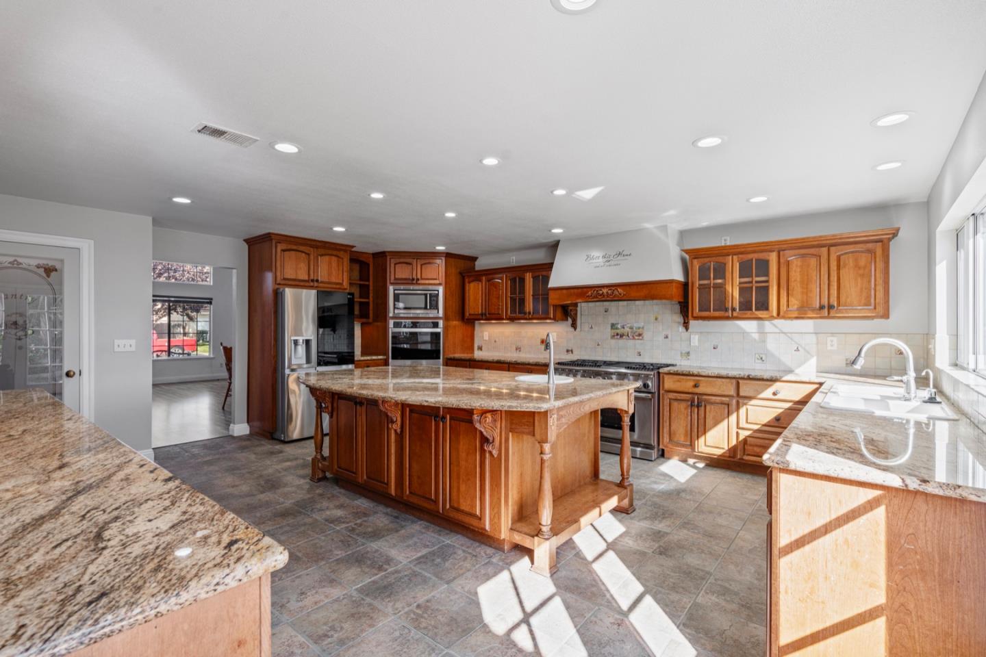 Detail Gallery Image 20 of 66 For 961 Alder St, Hollister,  CA 95023 - 5 Beds | 3 Baths