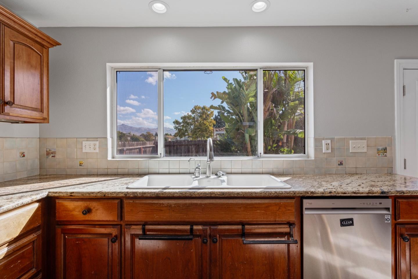 Detail Gallery Image 24 of 66 For 961 Alder St, Hollister,  CA 95023 - 5 Beds | 3 Baths