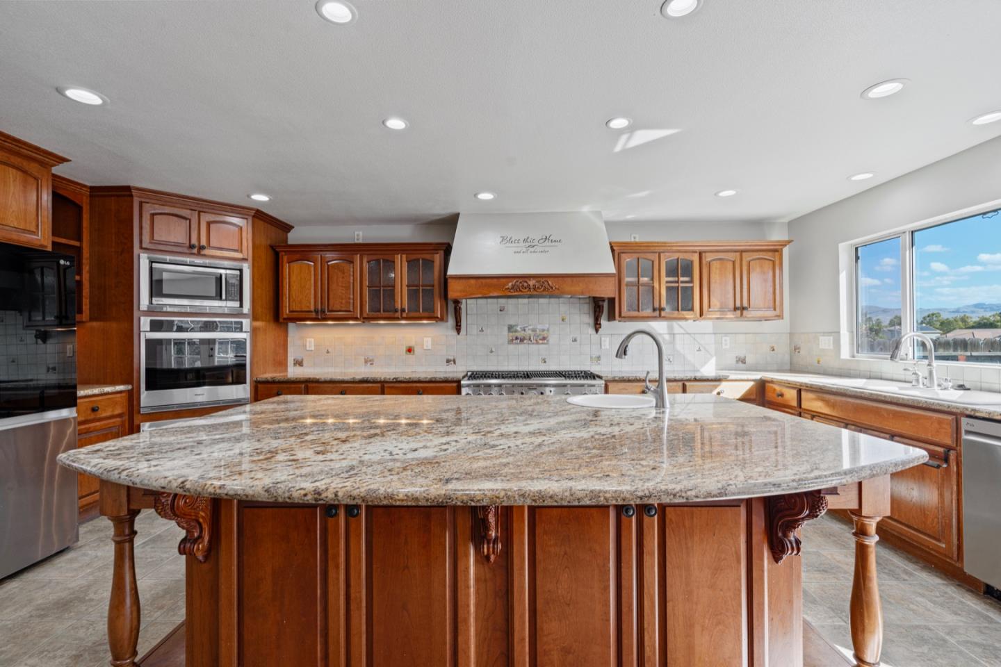 Detail Gallery Image 28 of 66 For 961 Alder St, Hollister,  CA 95023 - 5 Beds | 3 Baths