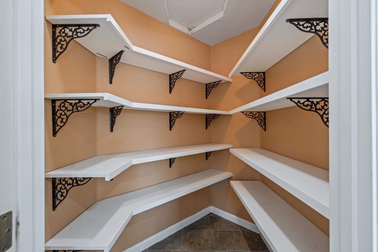 Detail Gallery Image 29 of 66 For 961 Alder St, Hollister,  CA 95023 - 5 Beds | 3 Baths