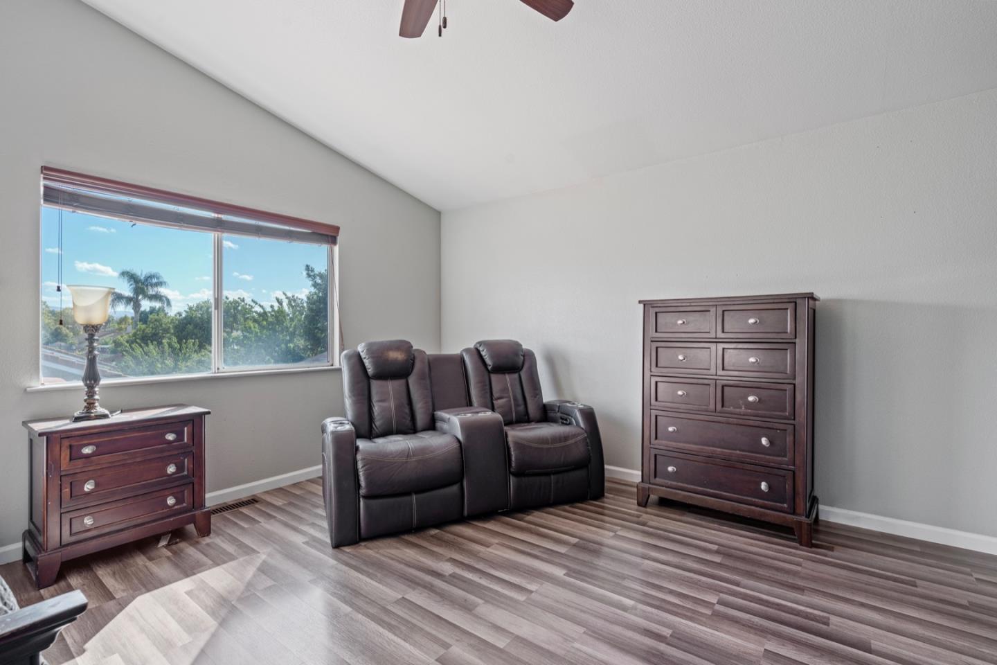 Detail Gallery Image 39 of 66 For 961 Alder St, Hollister,  CA 95023 - 5 Beds | 3 Baths