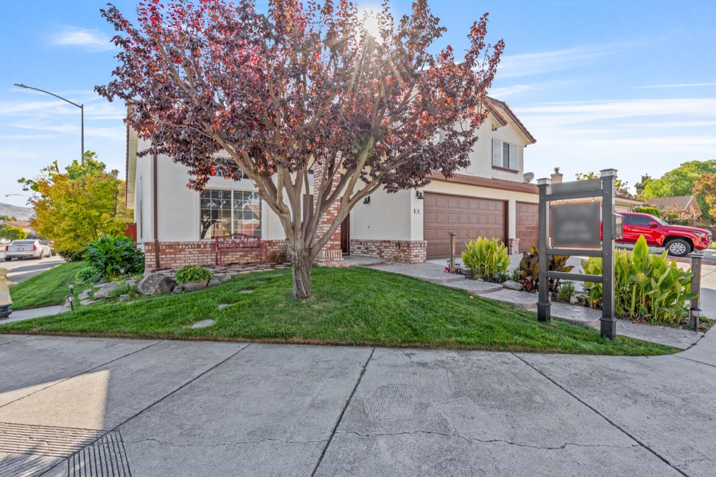 Detail Gallery Image 4 of 66 For 961 Alder St, Hollister,  CA 95023 - 5 Beds | 3 Baths