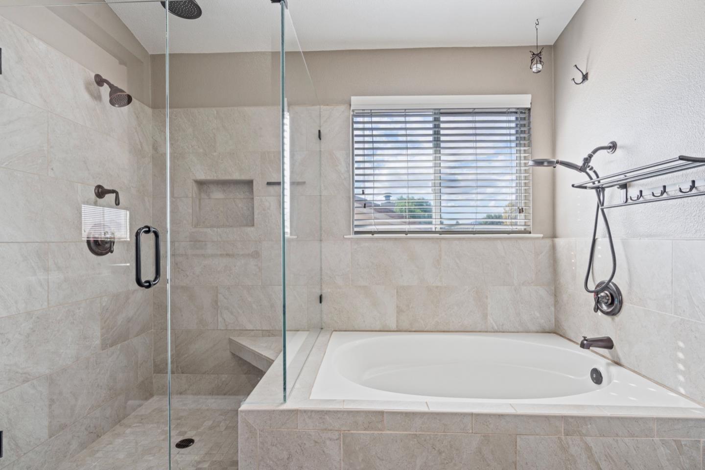 Detail Gallery Image 42 of 66 For 961 Alder St, Hollister,  CA 95023 - 5 Beds | 3 Baths