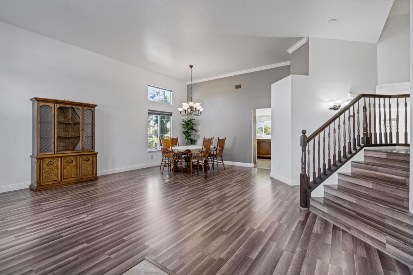 Detail Gallery Image 7 of 66 For 961 Alder St, Hollister,  CA 95023 - 5 Beds | 3 Baths