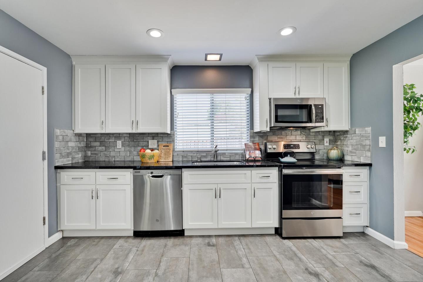 Detail Gallery Image 7 of 37 For 1756 Valhalla Ct, San Jose,  CA 95132 - 3 Beds | 2 Baths