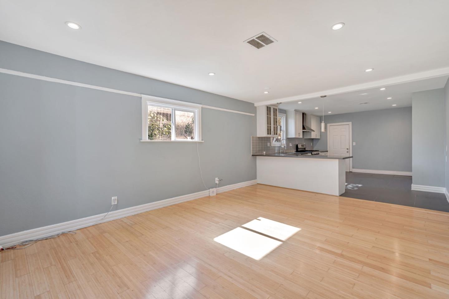 Detail Gallery Image 11 of 48 For 1521 80th Ave, Oakland,  CA 94621 - 4 Beds | 2 Baths