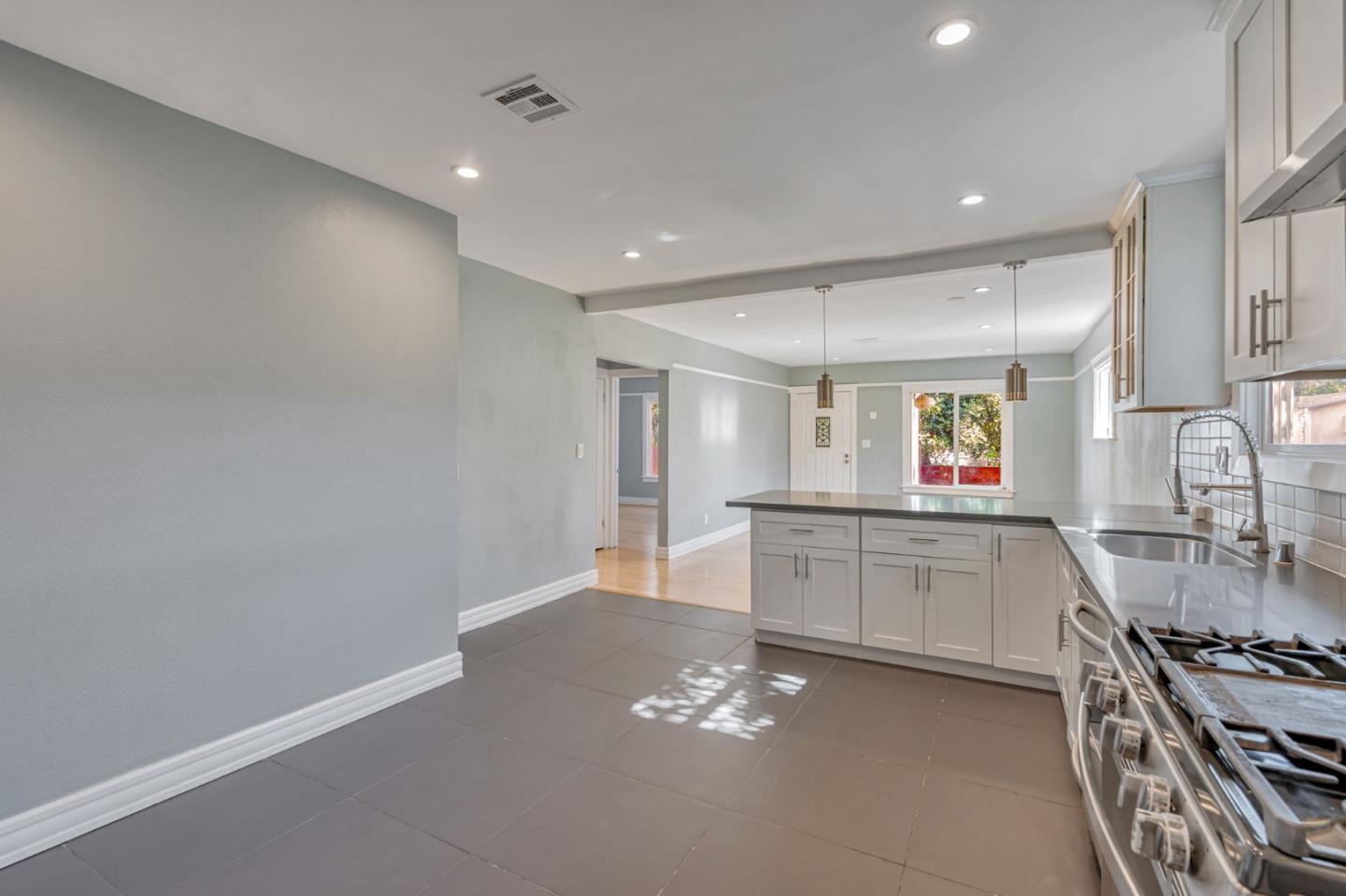 Detail Gallery Image 13 of 48 For 1521 80th Ave, Oakland,  CA 94621 - 4 Beds | 2 Baths