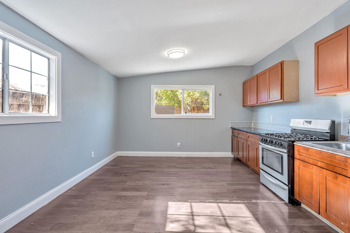 Detail Gallery Image 15 of 48 For 1521 80th Ave, Oakland,  CA 94621 - 4 Beds | 2 Baths