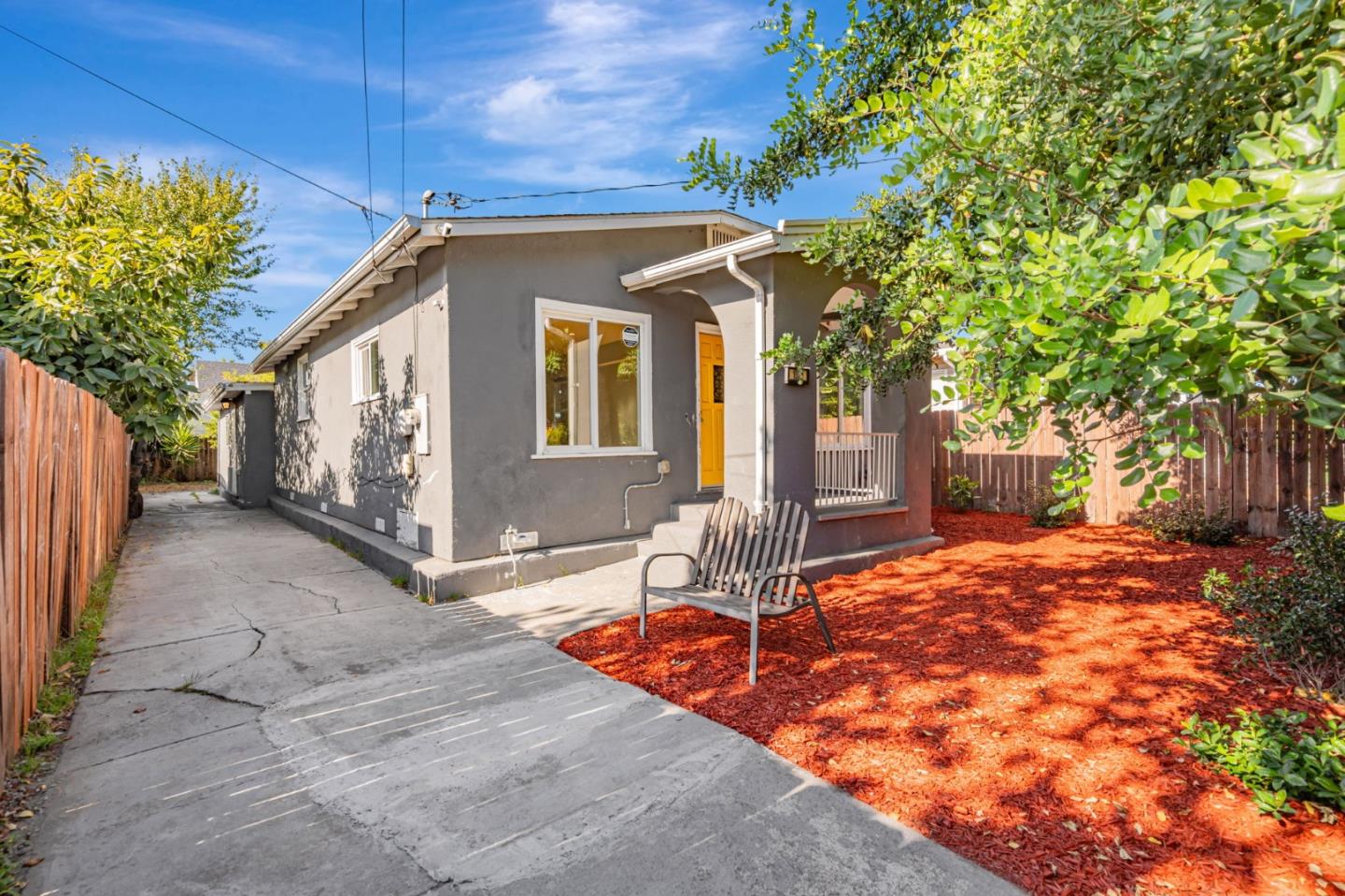Detail Gallery Image 3 of 48 For 1521 80th Ave, Oakland,  CA 94621 - 4 Beds | 2 Baths