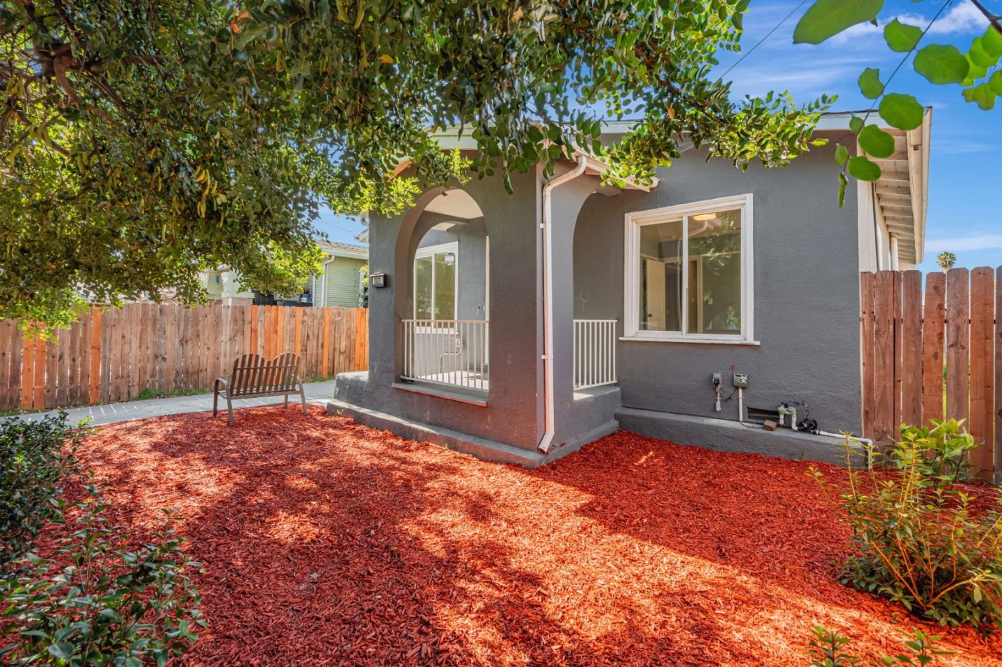 Detail Gallery Image 4 of 48 For 1521 80th Ave, Oakland,  CA 94621 - 4 Beds | 2 Baths