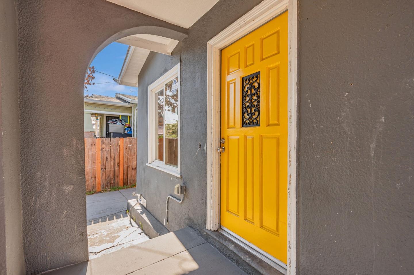 Detail Gallery Image 7 of 48 For 1521 80th Ave, Oakland,  CA 94621 - 4 Beds | 2 Baths