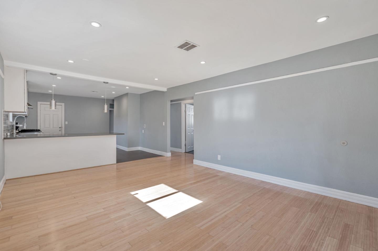 Detail Gallery Image 8 of 48 For 1521 80th Ave, Oakland,  CA 94621 - 4 Beds | 2 Baths