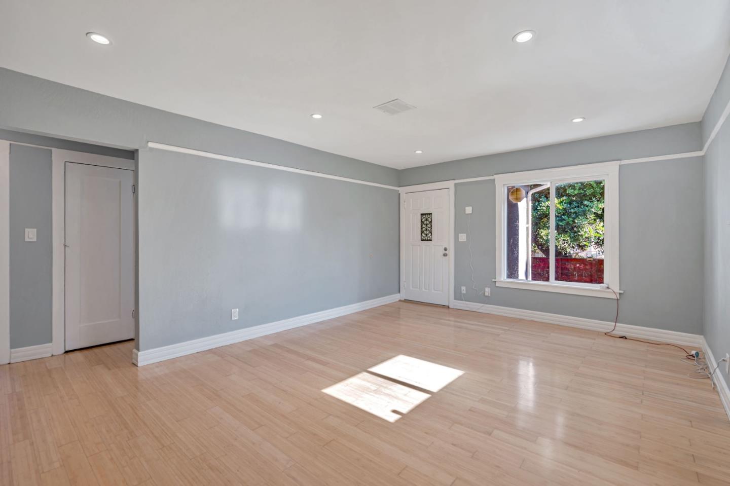 Detail Gallery Image 9 of 48 For 1521 80th Ave, Oakland,  CA 94621 - 4 Beds | 2 Baths