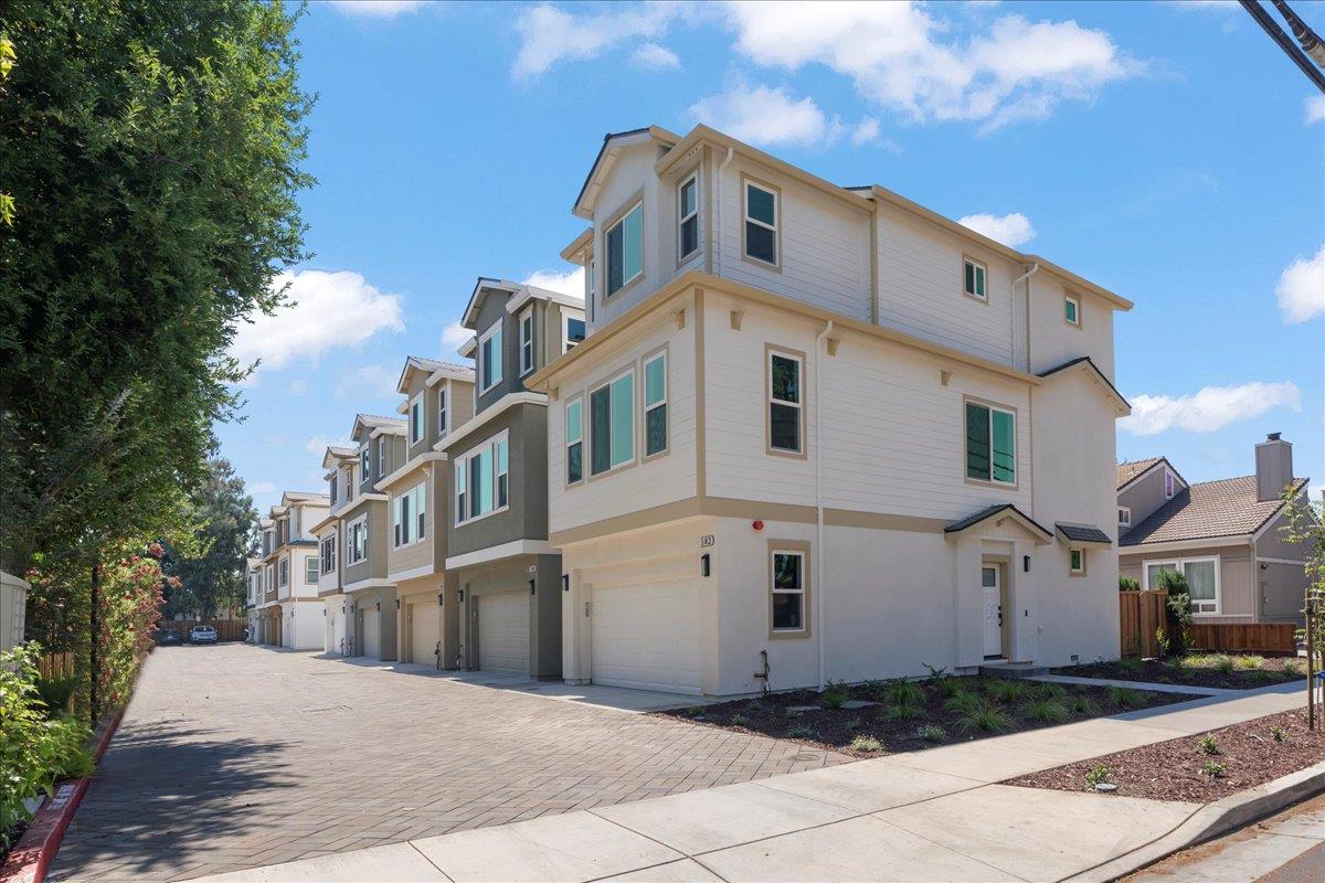 Detail Gallery Image 2 of 30 For 188 W Rincon Ave, Campbell,  CA 95008 - 4 Beds | 4 Baths