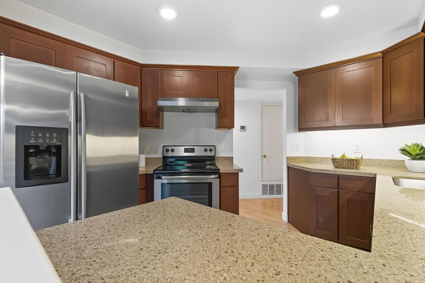 Detail Gallery Image 13 of 45 For 103 Peter Coutts Cir, Stanford,  CA 94305 - 2 Beds | 2 Baths