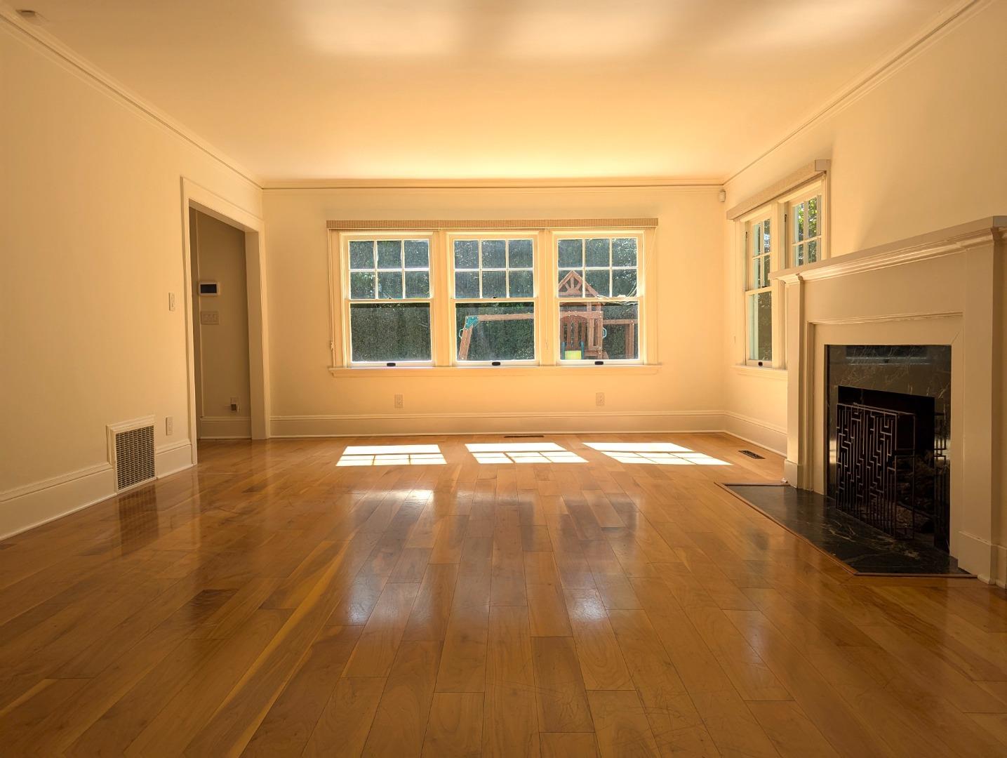 Detail Gallery Image 3 of 20 For 1400 Cowper St, Palo Alto,  CA 94301 - 4 Beds | 3/1 Baths