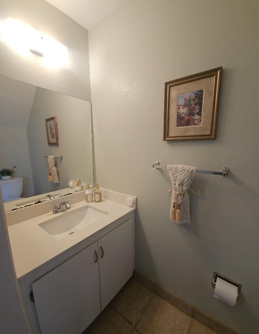 Detail Gallery Image 13 of 41 For 205 Del Valle Cir, El Sobrante,  CA 94803 - 2 Beds | 1/1 Baths