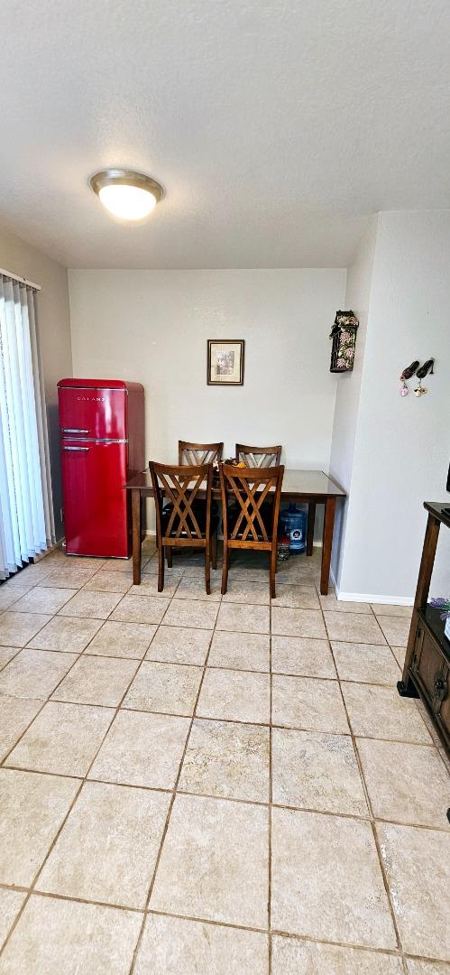 Detail Gallery Image 16 of 41 For 205 Del Valle Cir, El Sobrante,  CA 94803 - 2 Beds | 1/1 Baths