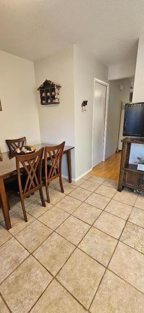 Detail Gallery Image 17 of 41 For 205 Del Valle Cir, El Sobrante,  CA 94803 - 2 Beds | 1/1 Baths