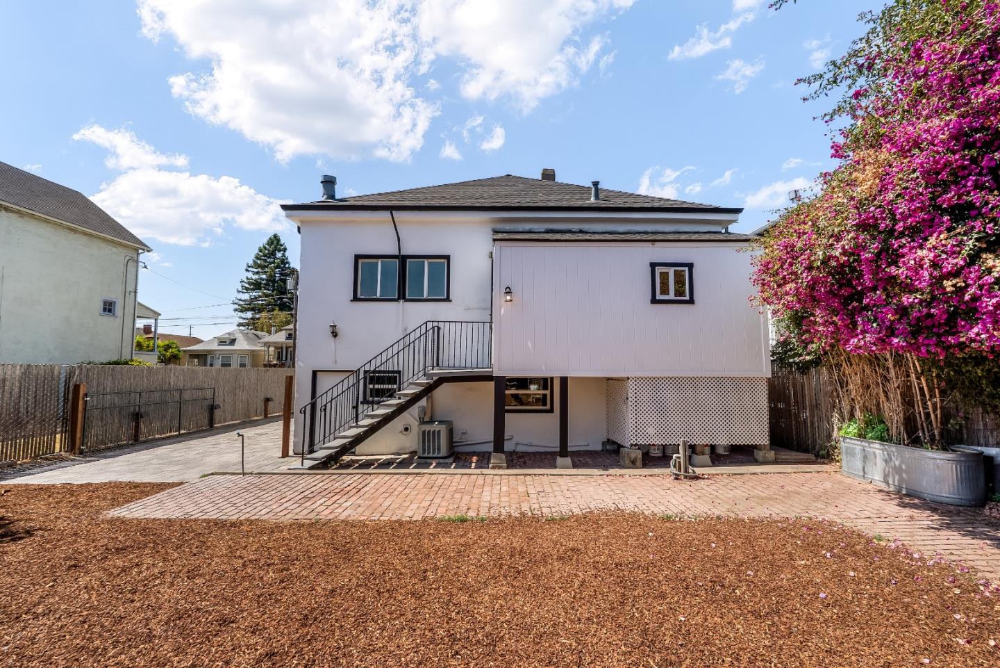 Detail Gallery Image 28 of 31 For 2900 Linden St, Emeryville,  CA 94608 - 3 Beds | 3 Baths