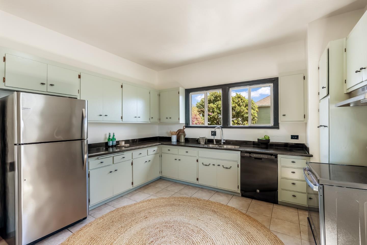Detail Gallery Image 9 of 31 For 2900 Linden St, Emeryville,  CA 94608 - 3 Beds | 3 Baths