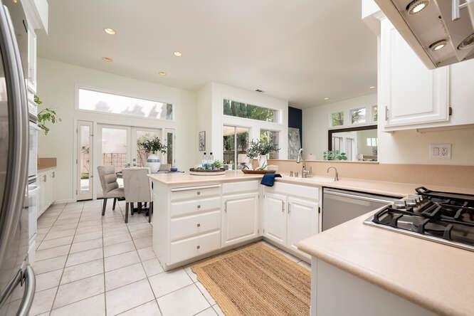 Detail Gallery Image 17 of 48 For 816 Corriente Point Dr, Redwood Shores,  CA 94065 - 4 Beds | 3 Baths