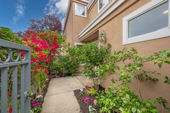 Detail Gallery Image 3 of 48 For 816 Corriente Point Dr, Redwood Shores,  CA 94065 - 4 Beds | 3 Baths