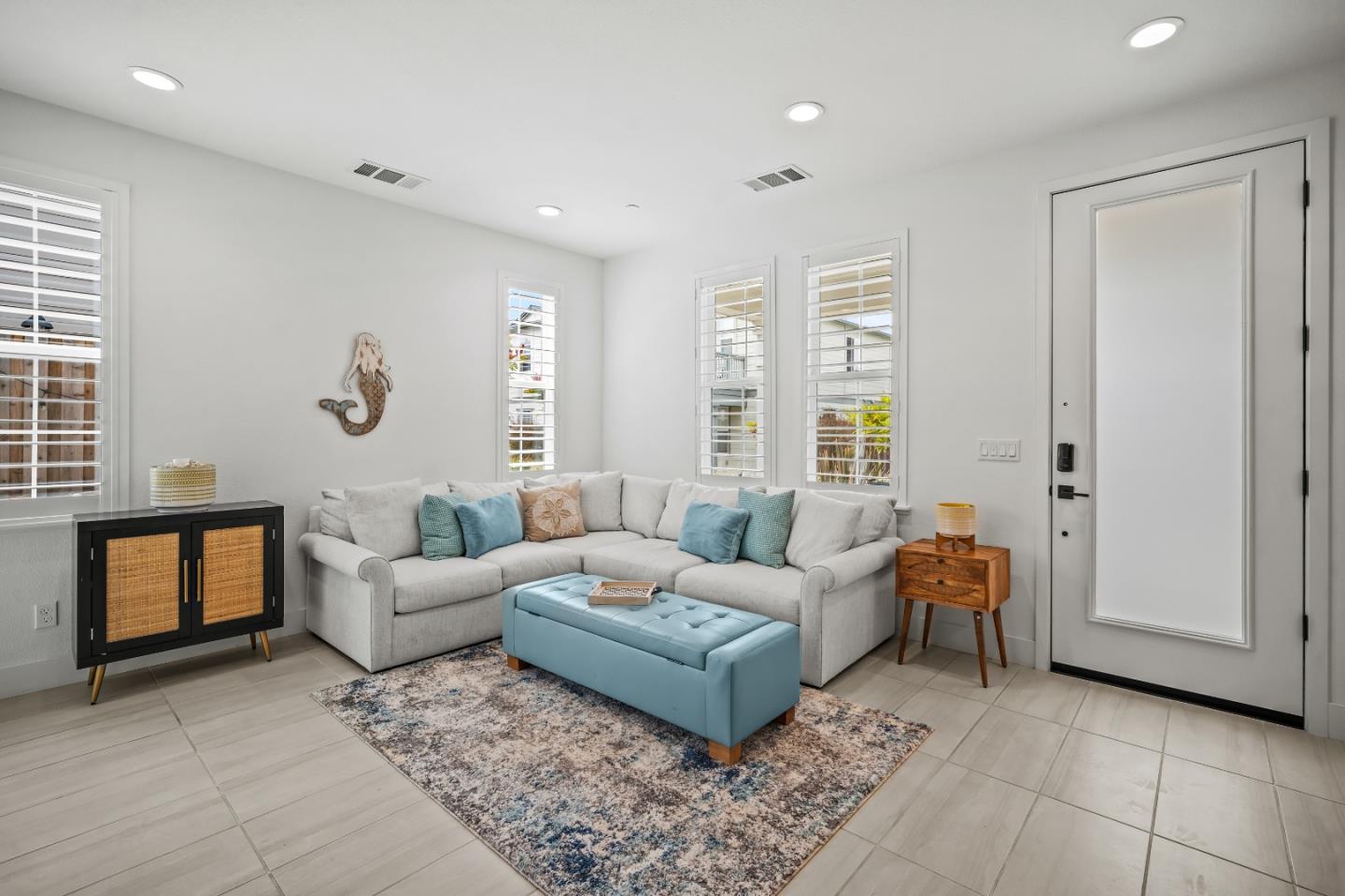 Detail Gallery Image 10 of 38 For 2798 Telegraph Blvd, Marina,  CA 93933 - 3 Beds | 2/1 Baths